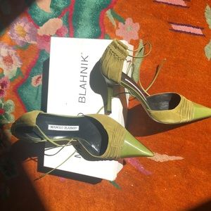 Manila Blahnik vintage olive green ankle tie pump
